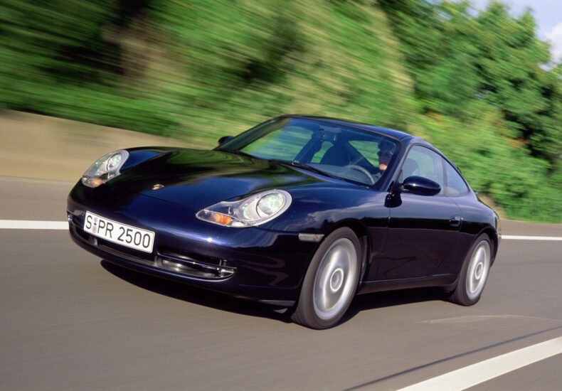 2001 Porsche 911 Carrera Coupe front