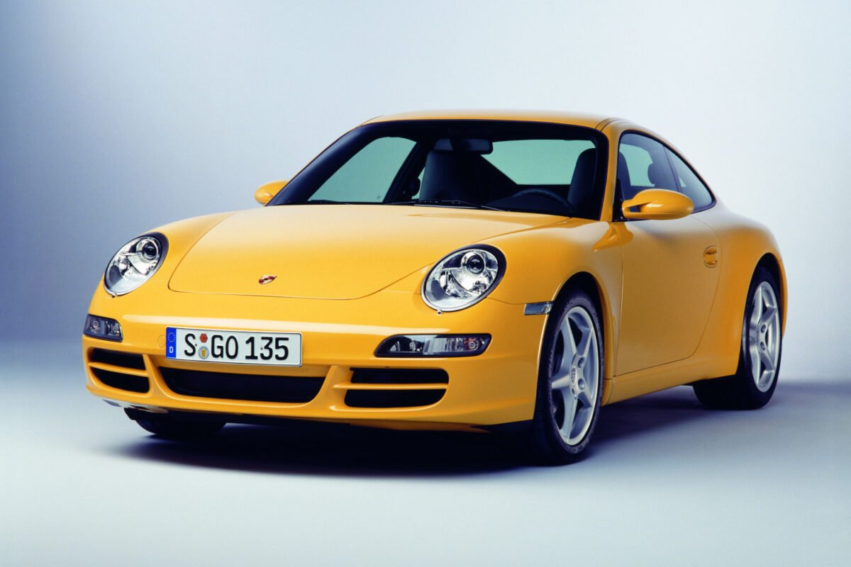 2005 Porsche 911 Carrera exterior front view