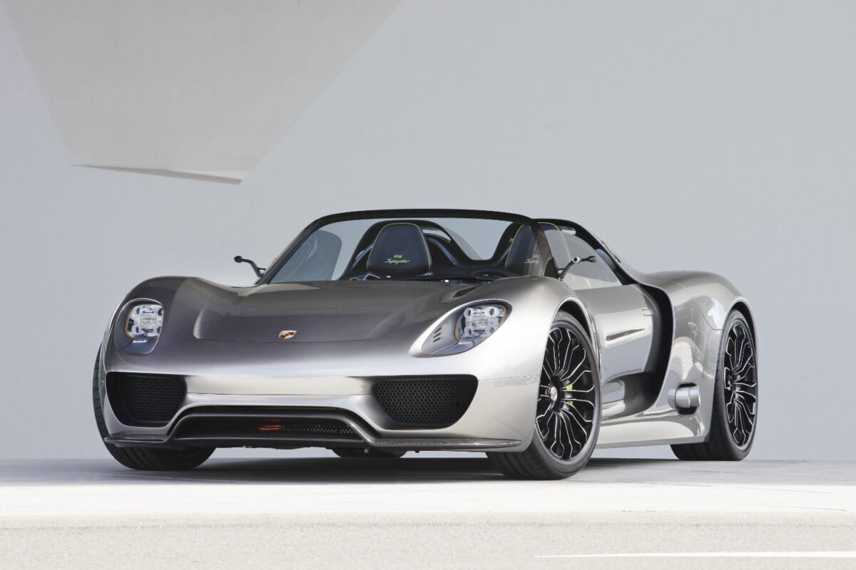 2010 Porsche 918 Spyder concept front