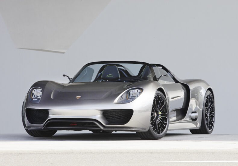 2010 Porsche 918 Spyder concept front