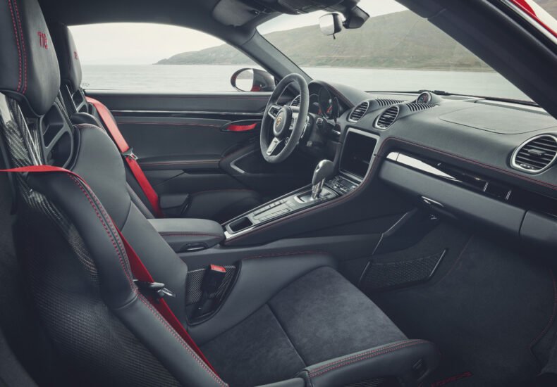 Interior of the 2020 Porsche 718 Cayman T