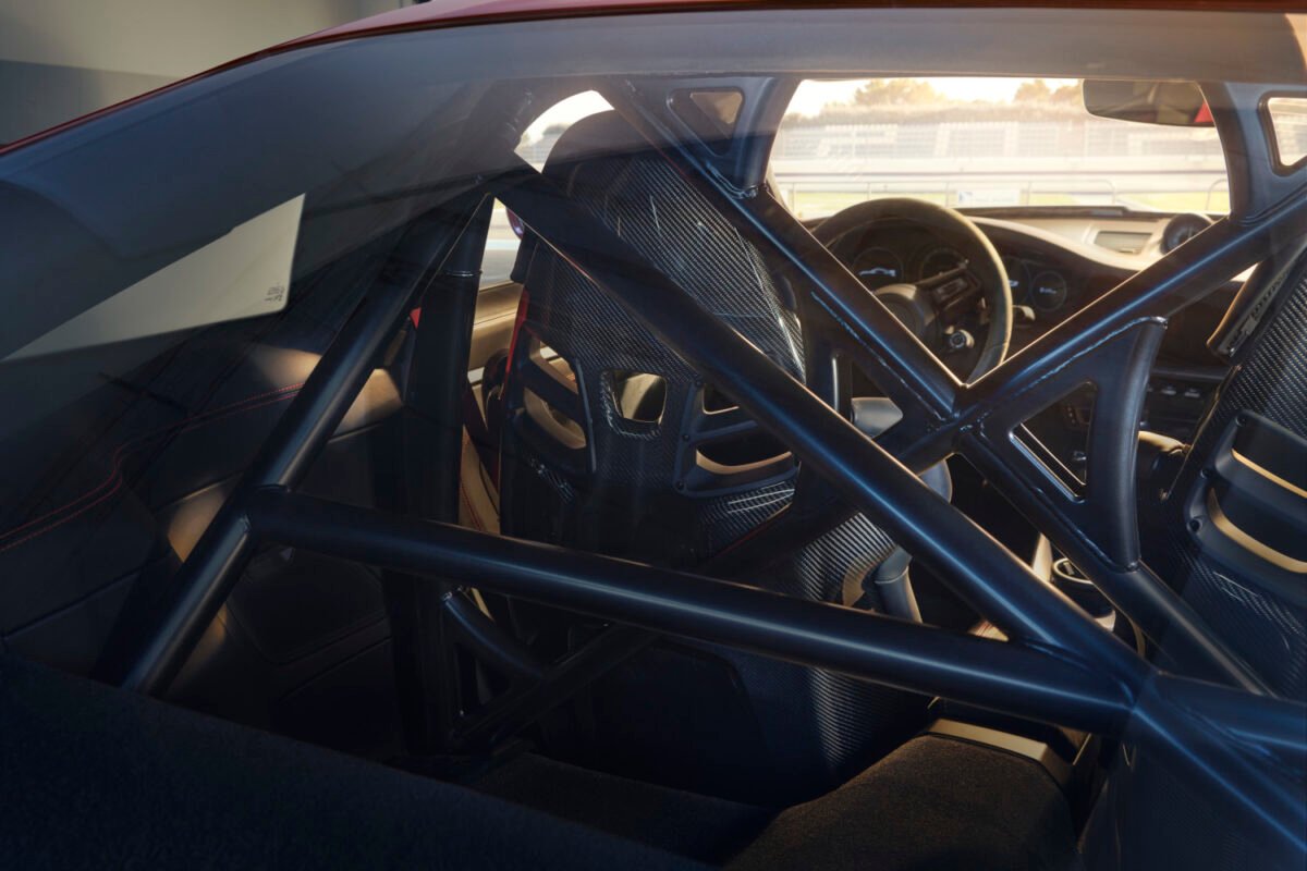 Roll cage in the 2022 Porsche 911 GT3