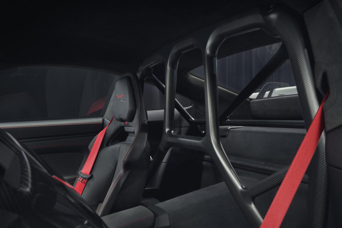 2025 Porsche 911 GT3 Interior roll bar