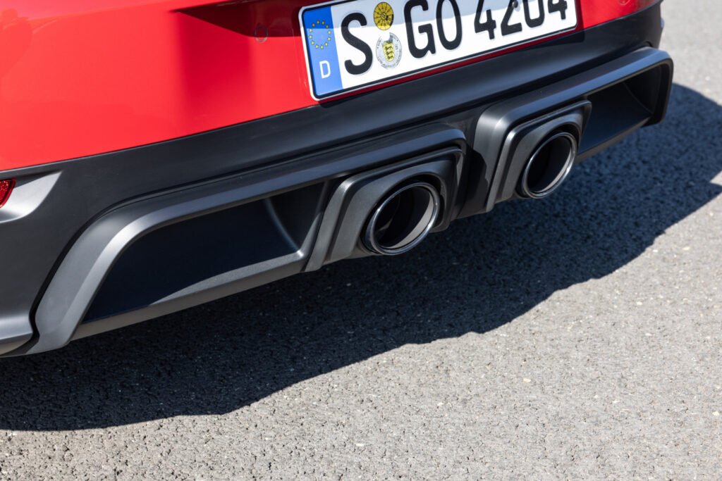 Porsche 911 Carrera 4 GTS Carmine Red detail